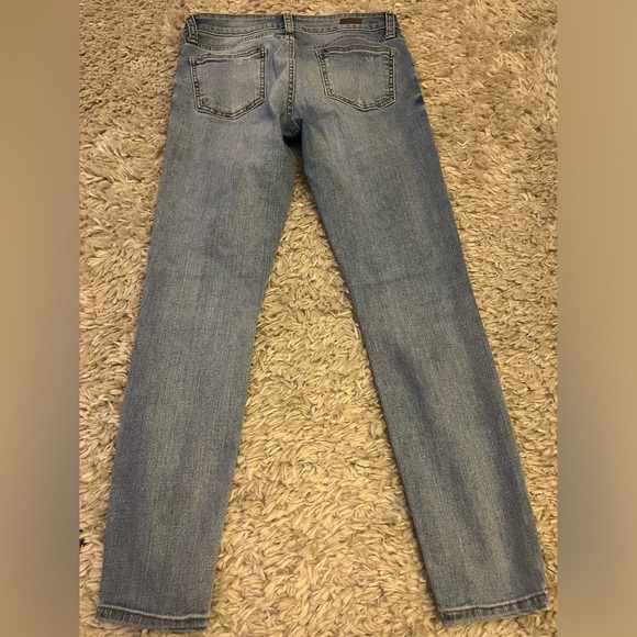 Women’s jeans Cut from the Kloth size 6 short. Grab for back 2 school! - Picture 2 of 7